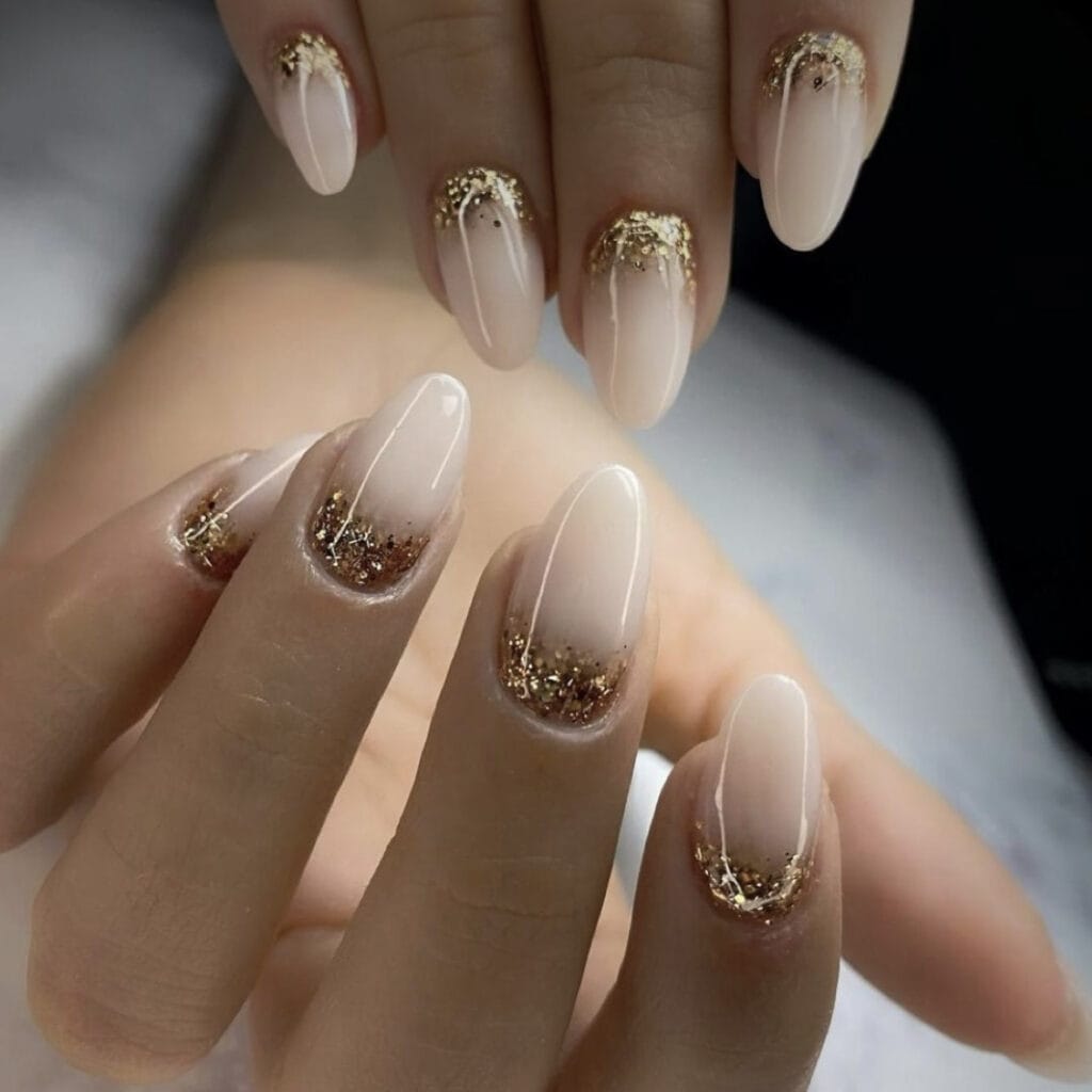 gold glitter nails for White Christmas Nail Designs
