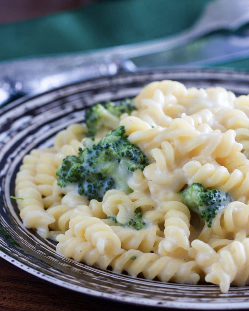 Vegan Mac & Cheese With Broccoli