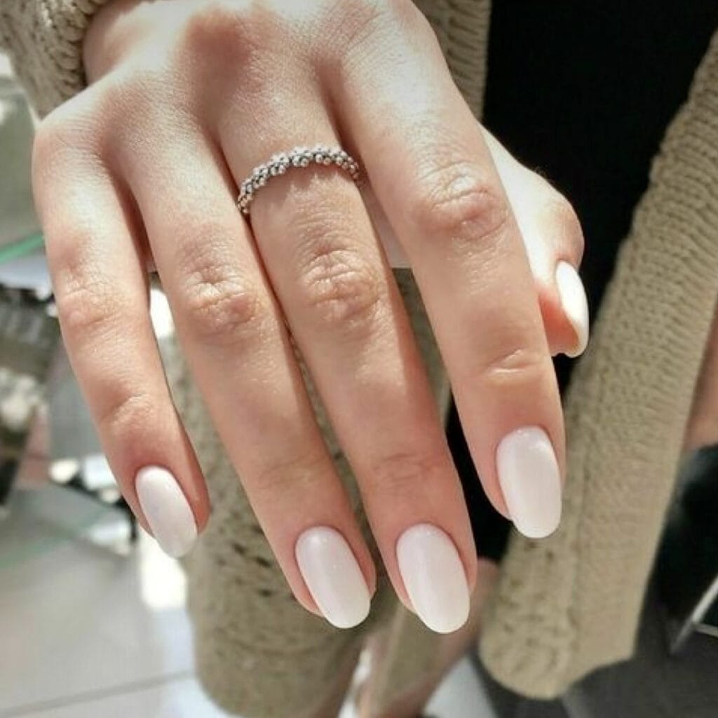 oval nails for White Christmas Nail Designs
