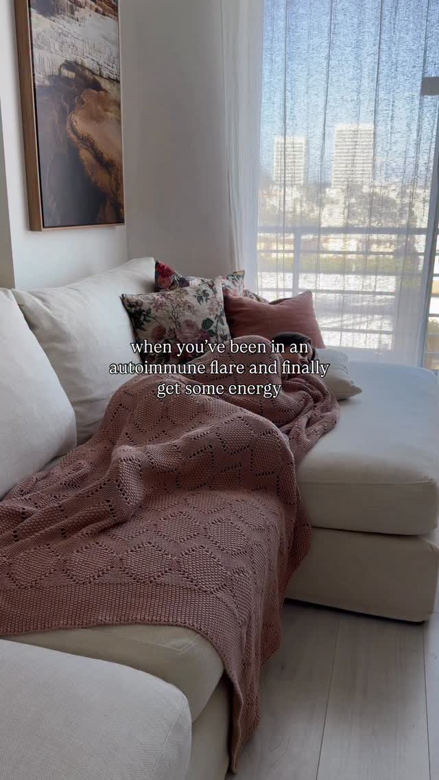 Rotting in bed or bursting with energy. No in between

#autoimmunedisorder #hashimotosdisease #